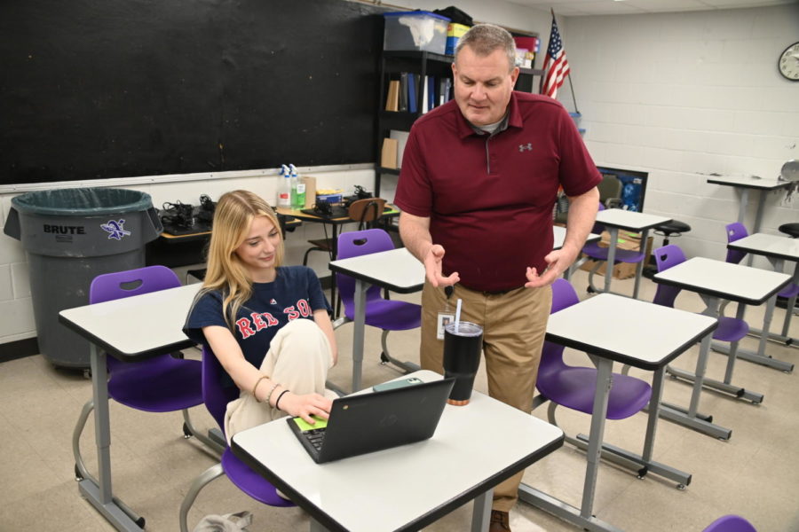 Mr. Andrews teaches sophomore Grace Washburn in Economics. He was putting in extra time to help her with some relearning. 