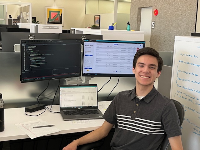 Senior+Colton+Lippold+poses+for+a+photo+at+his+internship+at+Wellabe+this+semester.+At+Wellabe%2C+Lippold+is+an+information+technology+intern.+