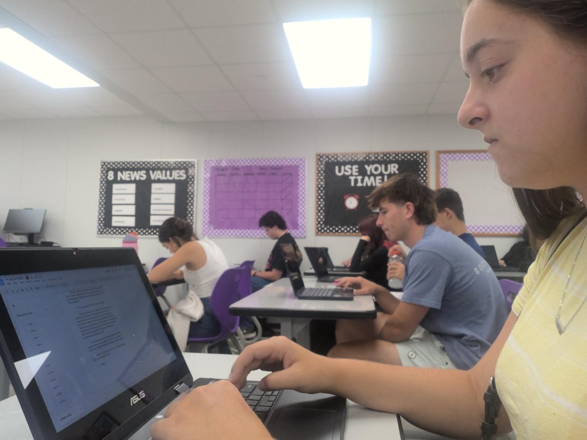 Paige Eklov works on her story in Journalism class on Aug 28. "I've been working on and off for the past years," Eklov said. Eklov shared how this isn't the only story she is writing.